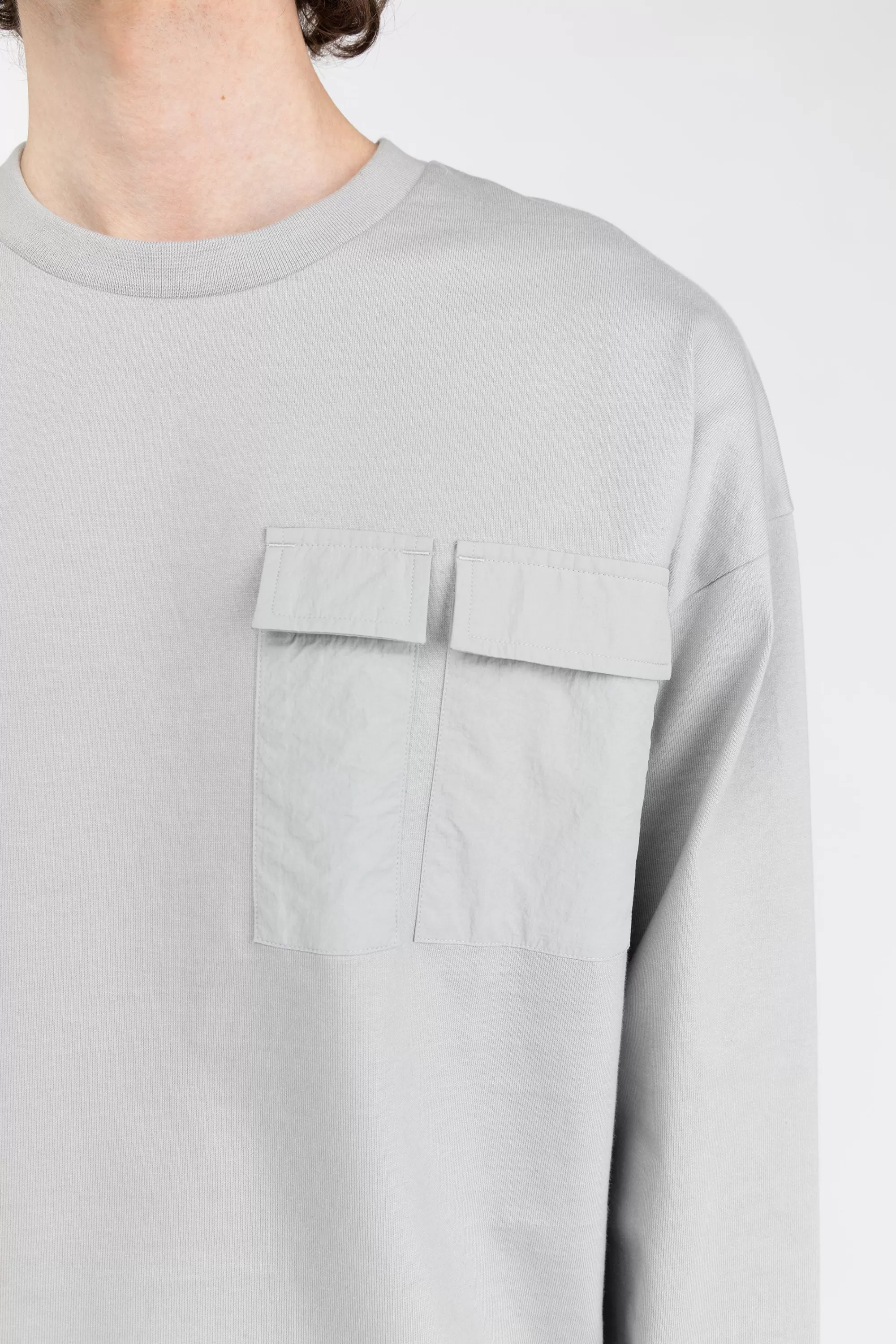 OAK + FORT CREWNECK SWEATSHIRT WITH CARGO POCKET | Tops