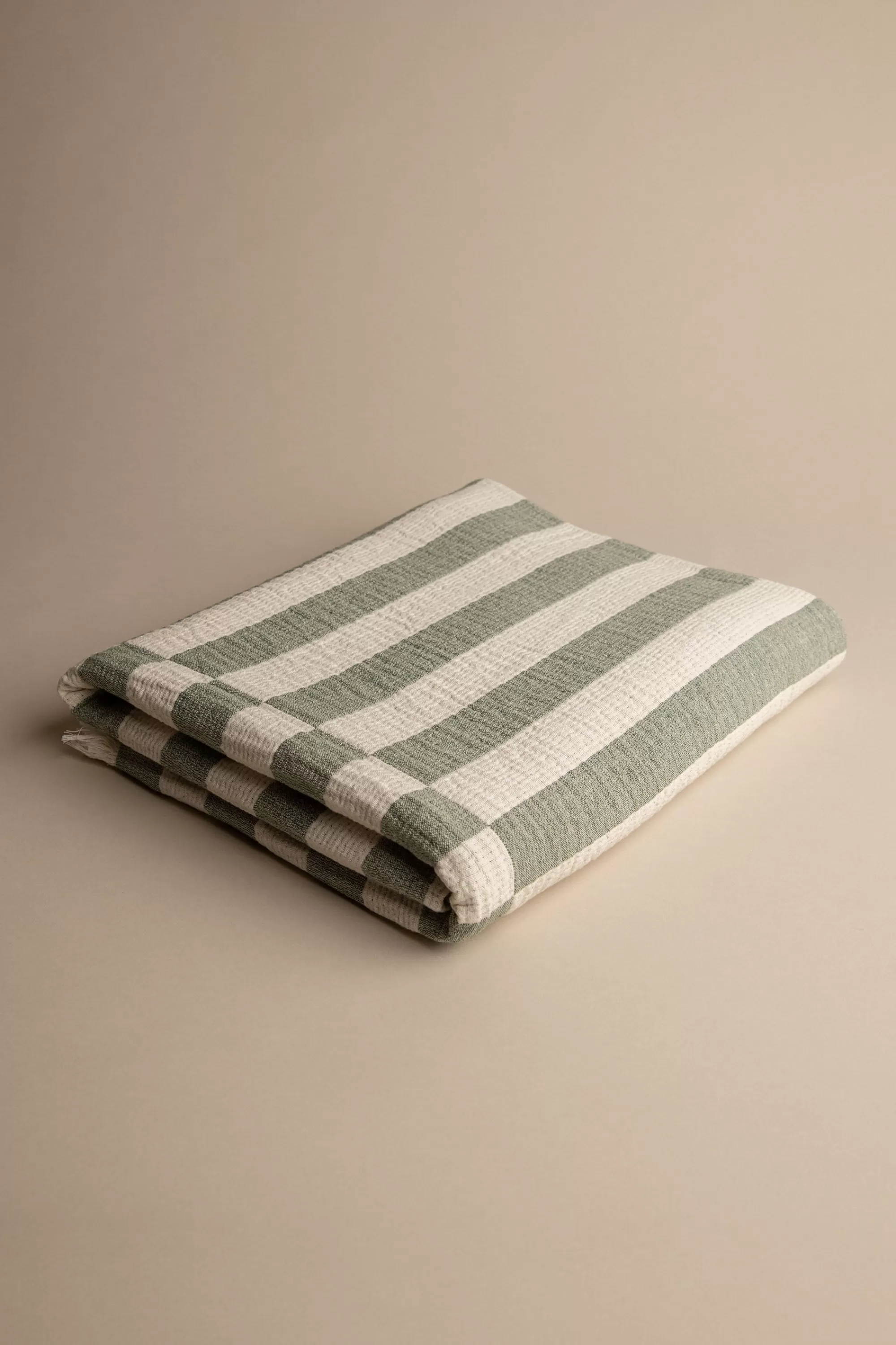 OAK + FORT FRACTA COTTON THROW | Pillows & Throws