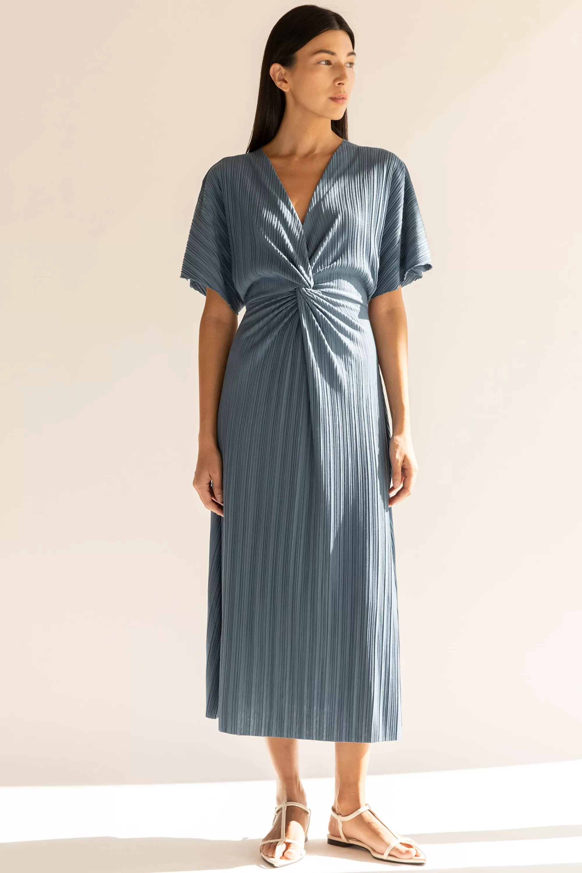 OAK + FORT FRONT KNOT PLEATED MIDI DRESS | Women Dresses