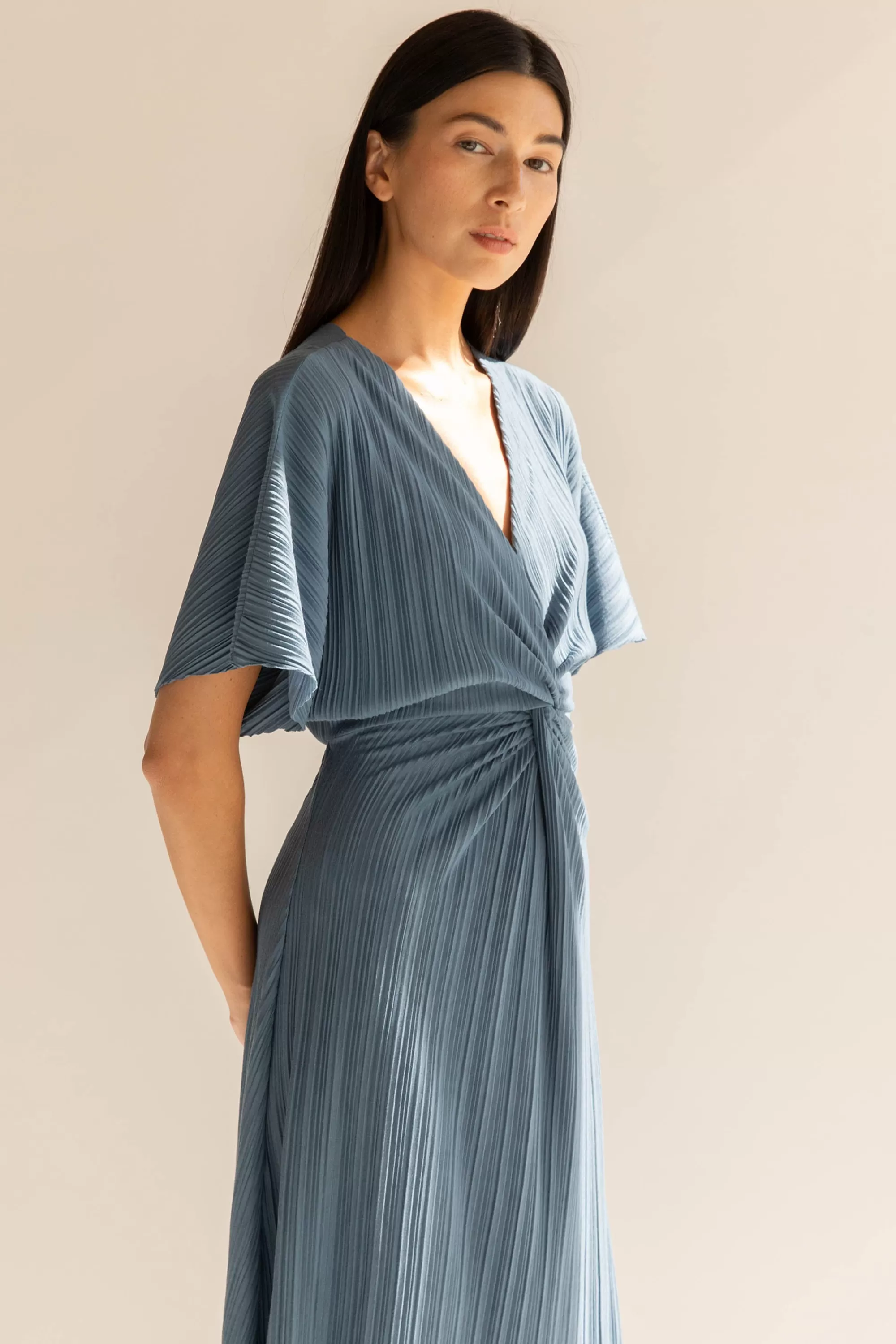 OAK + FORT FRONT KNOT PLEATED MIDI DRESS | Women Dresses