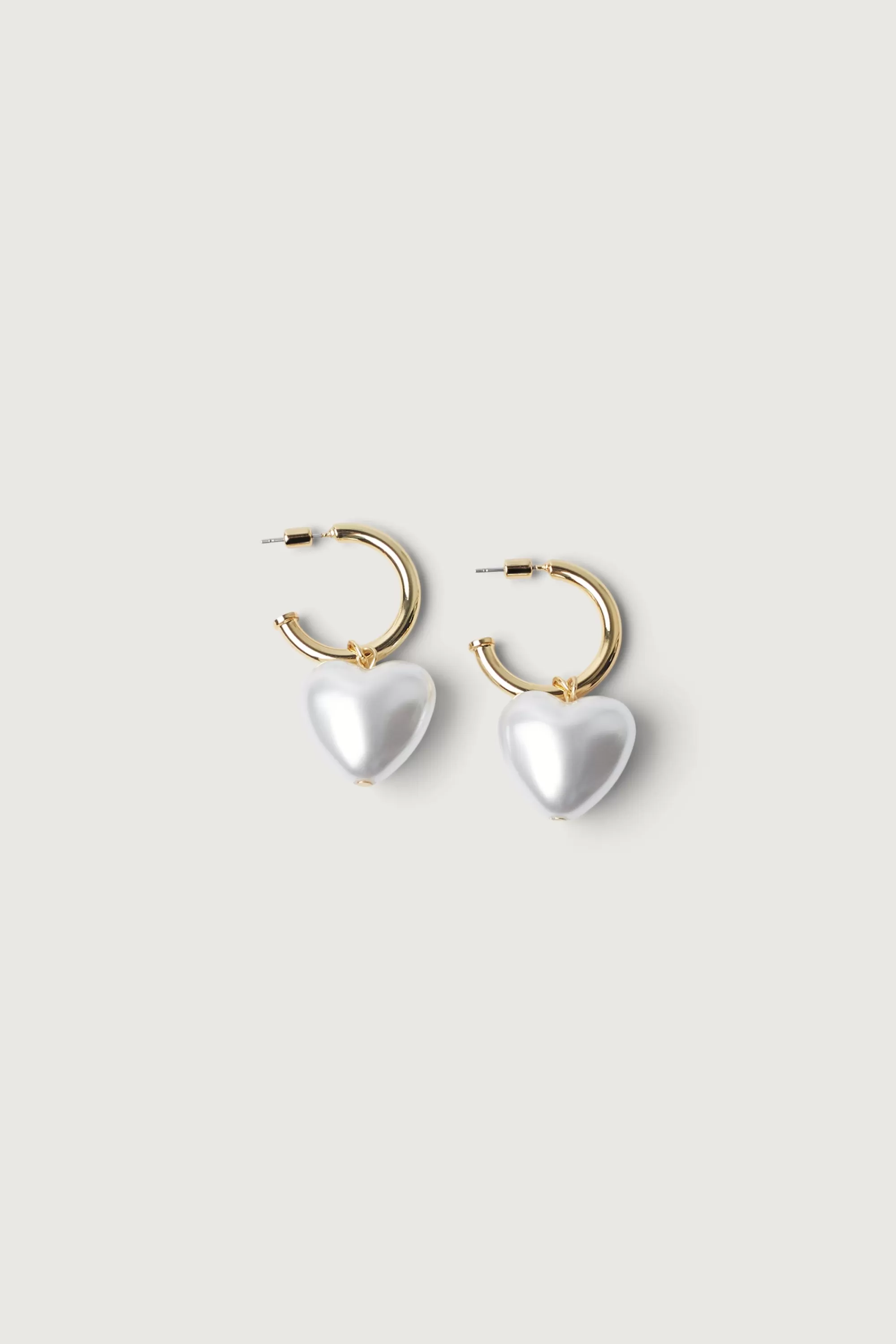 OAK + FORT HEART PEARL HOOPS | Women Earrings | Earrings