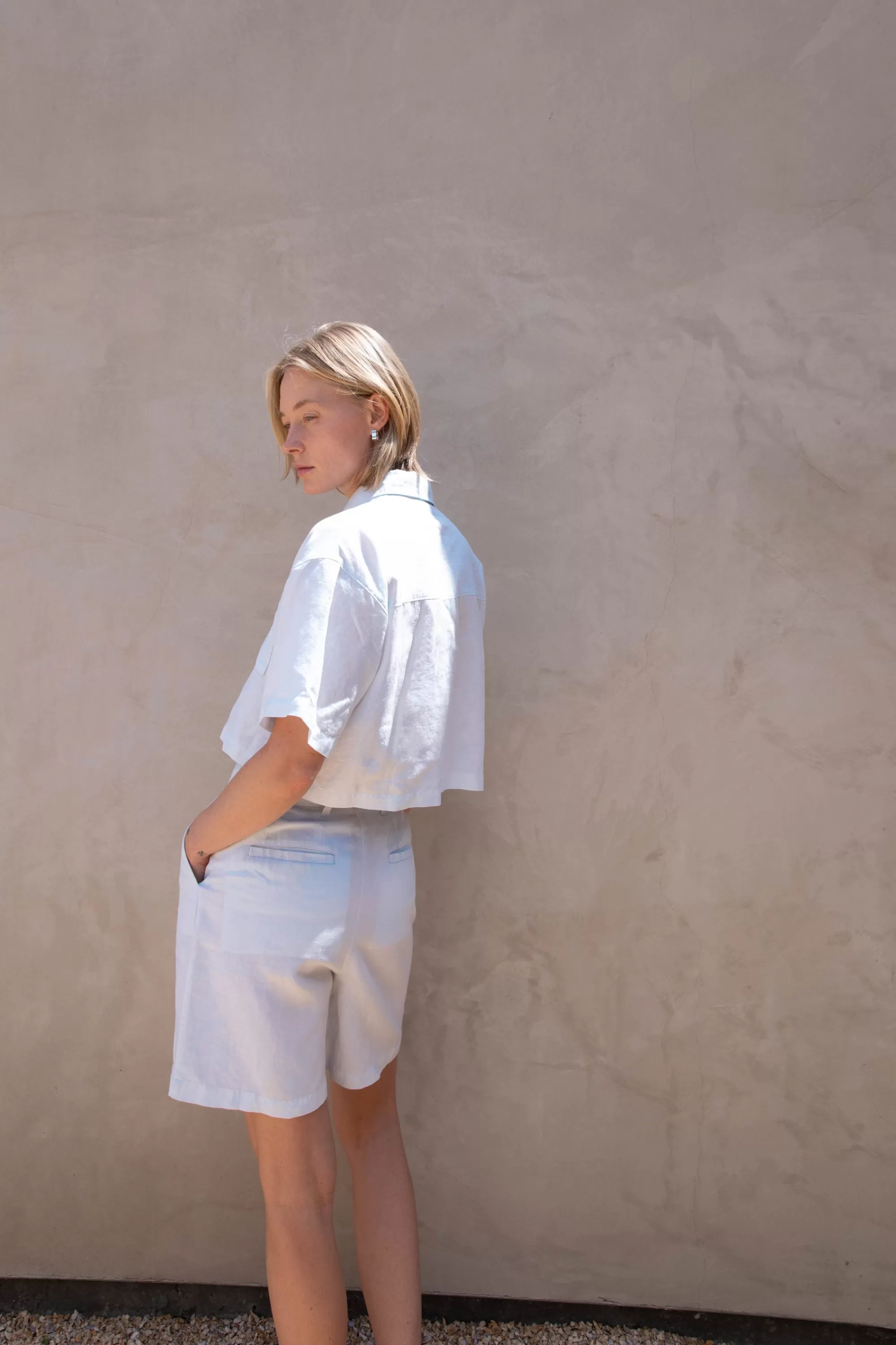 OAK + FORT LINEN BLEND SHORT SLEEVE SHIRT | Women Tops
