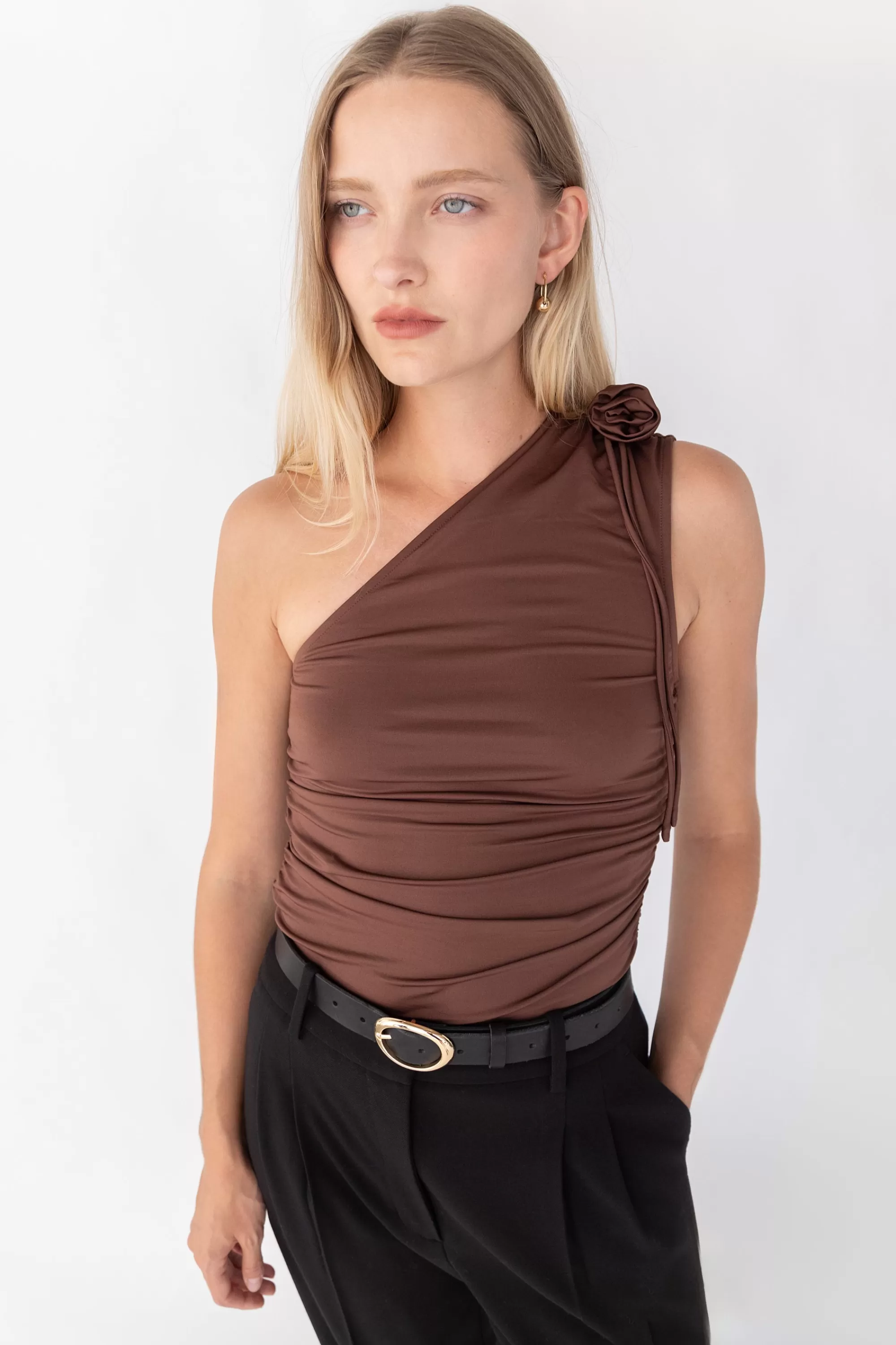 OAK + FORT ONE SHOULDER RUCHED TOP WITH ROSETTE DETAIL | Women Tops