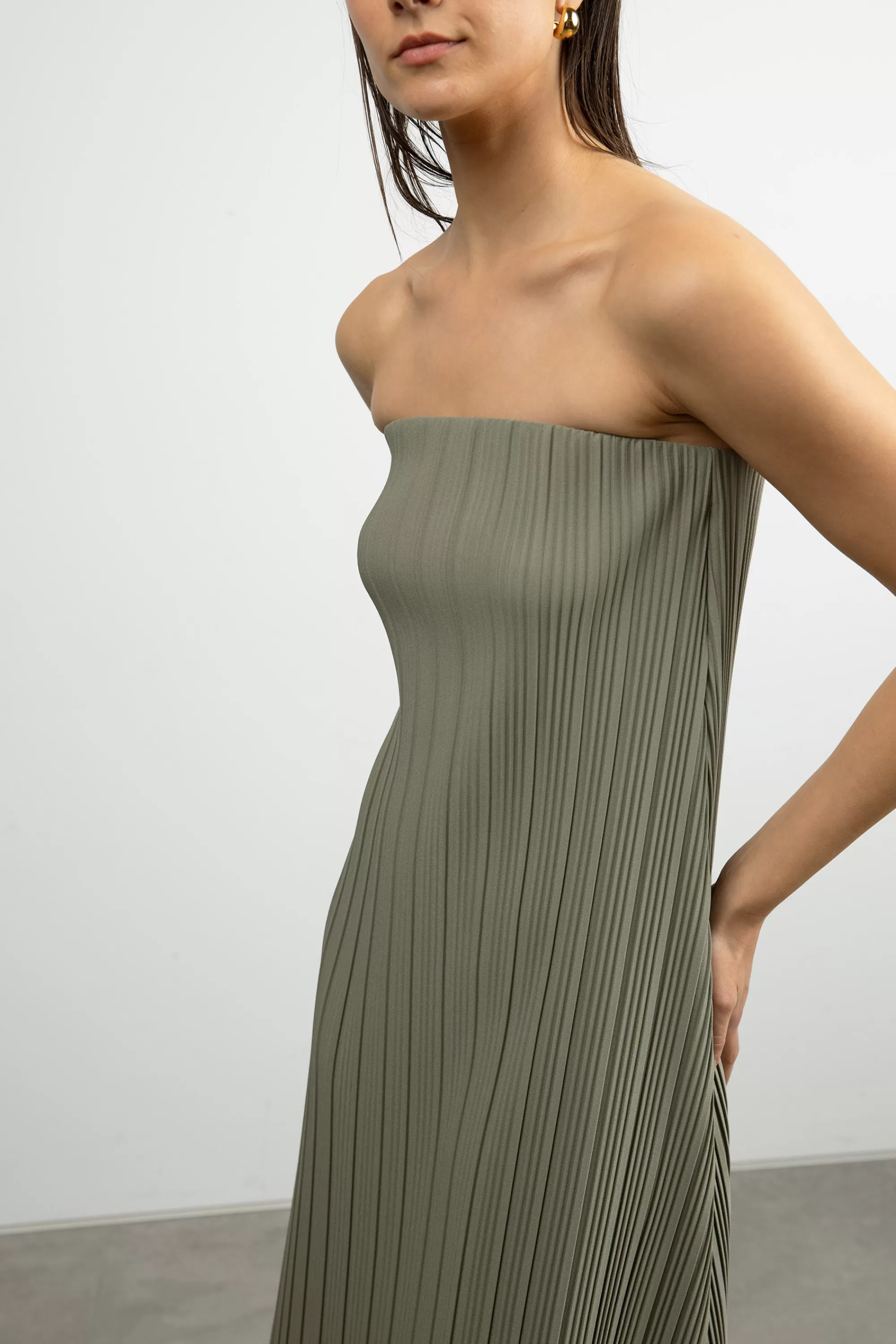 OAK + FORT PLEATED TUBE DRESS | Women Dresses