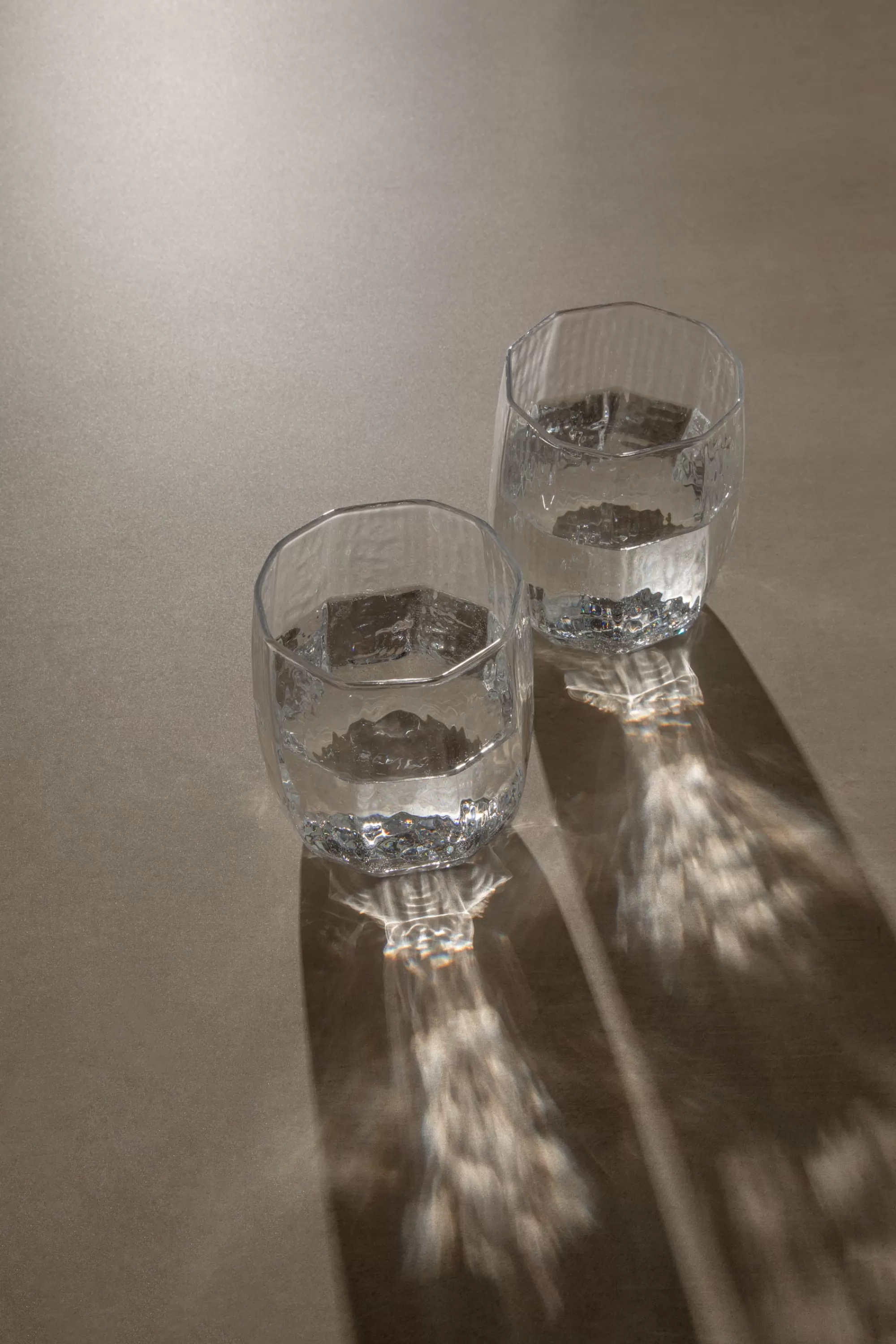 OAK + FORT SCULPT TUMBLER GLASS | Tableware